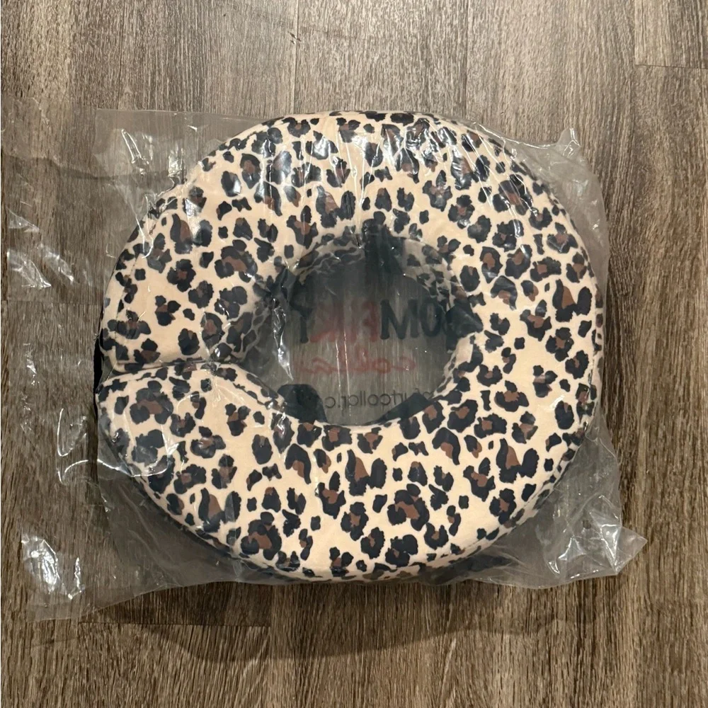 NWT Dog Comfurt Collar Medium Cheetah Print